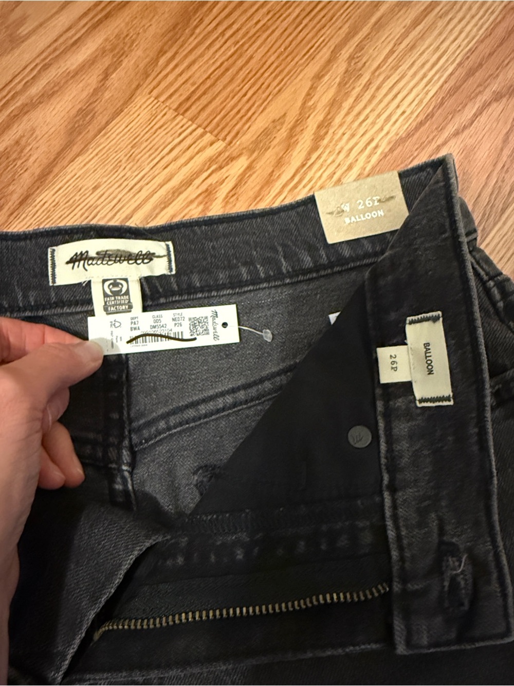NWT Petite Balloon Jeans size W 26 Petite - Picture 6 of 10